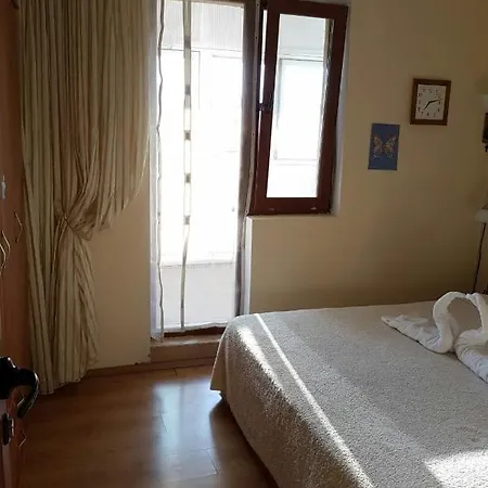 Amadeys-5 Apartment *